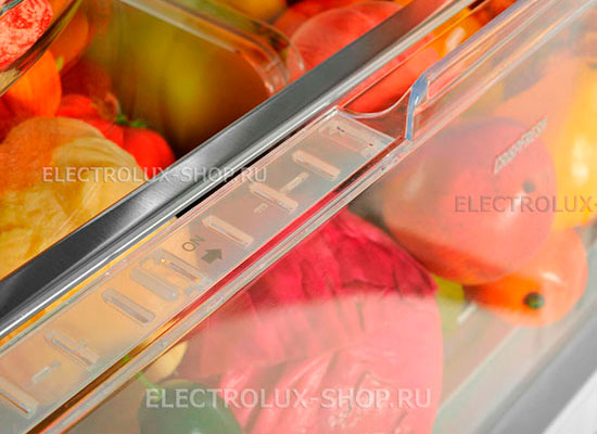 Отделение для фруктов и овощей Crisp Fresh холодильника Electrolux ERF4161AOW